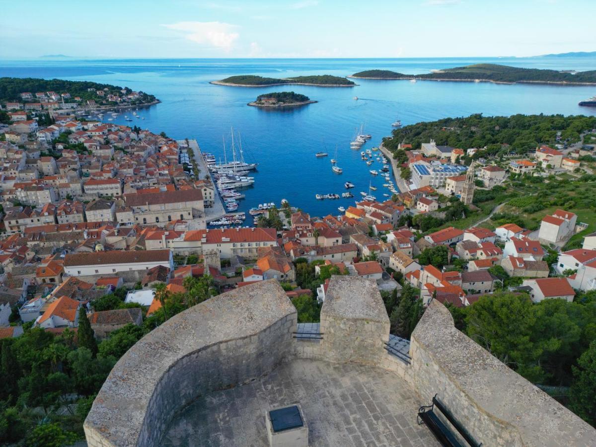 Apartments Nikolina Hvar Town Bagian luar foto