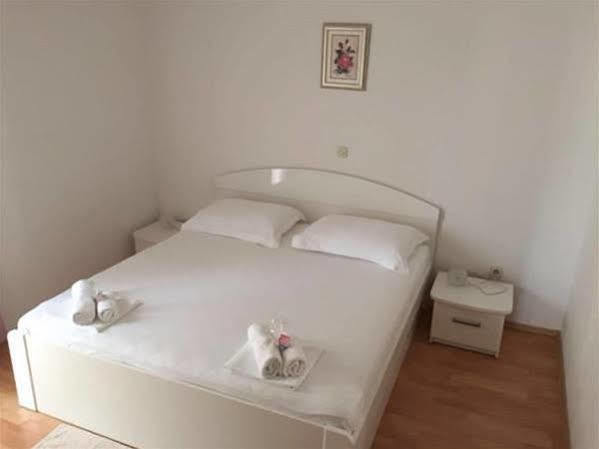 Apartments Nikolina Hvar Town Bagian luar foto